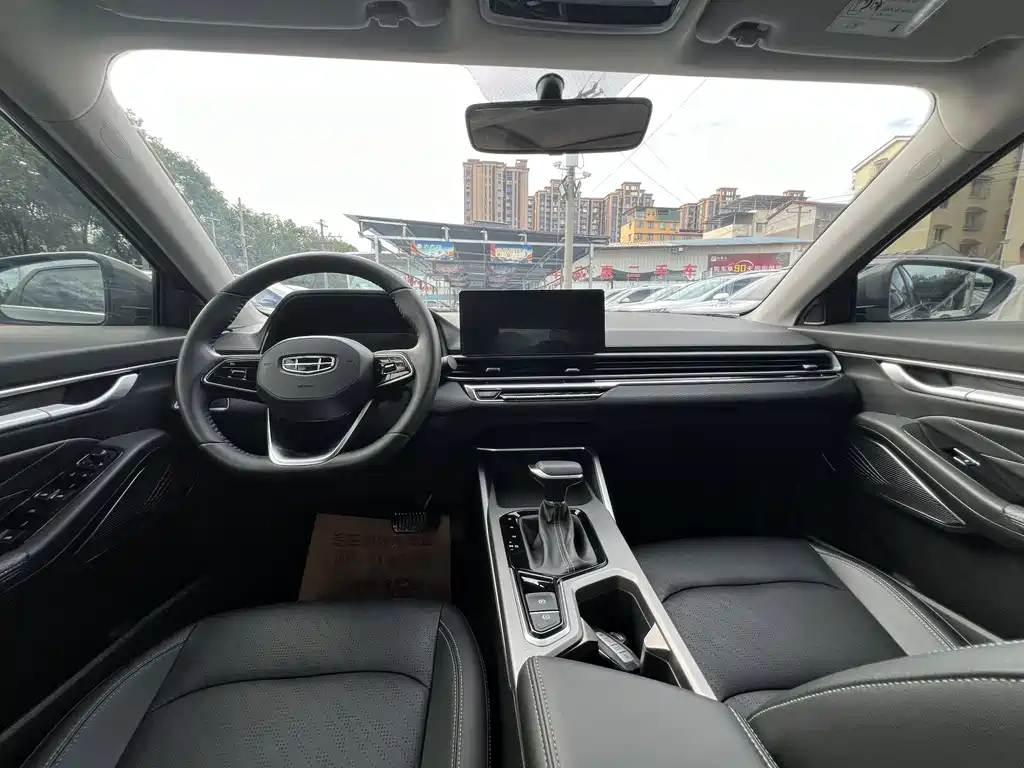 Geely Emgrand 2023