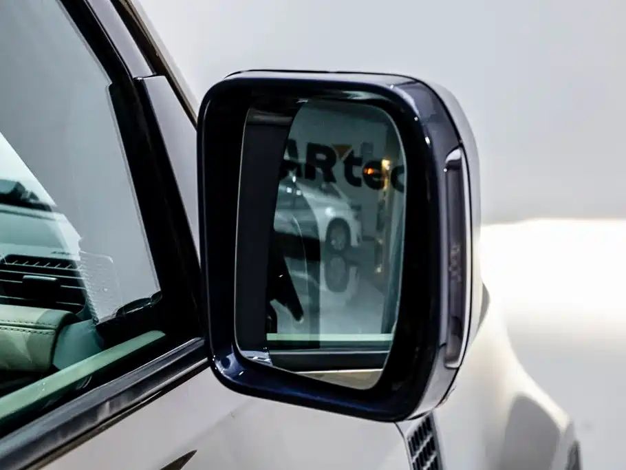 Land Rover Defender 2020 — фото 11