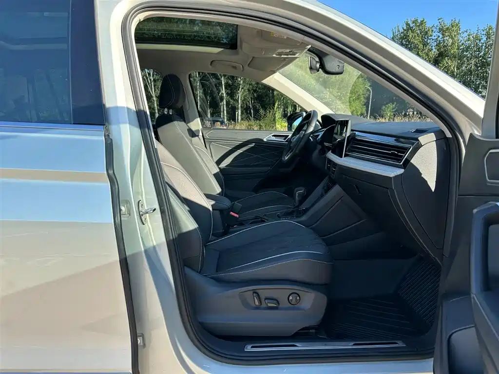 Volkswagen Tiguan L 2022 — фото 16