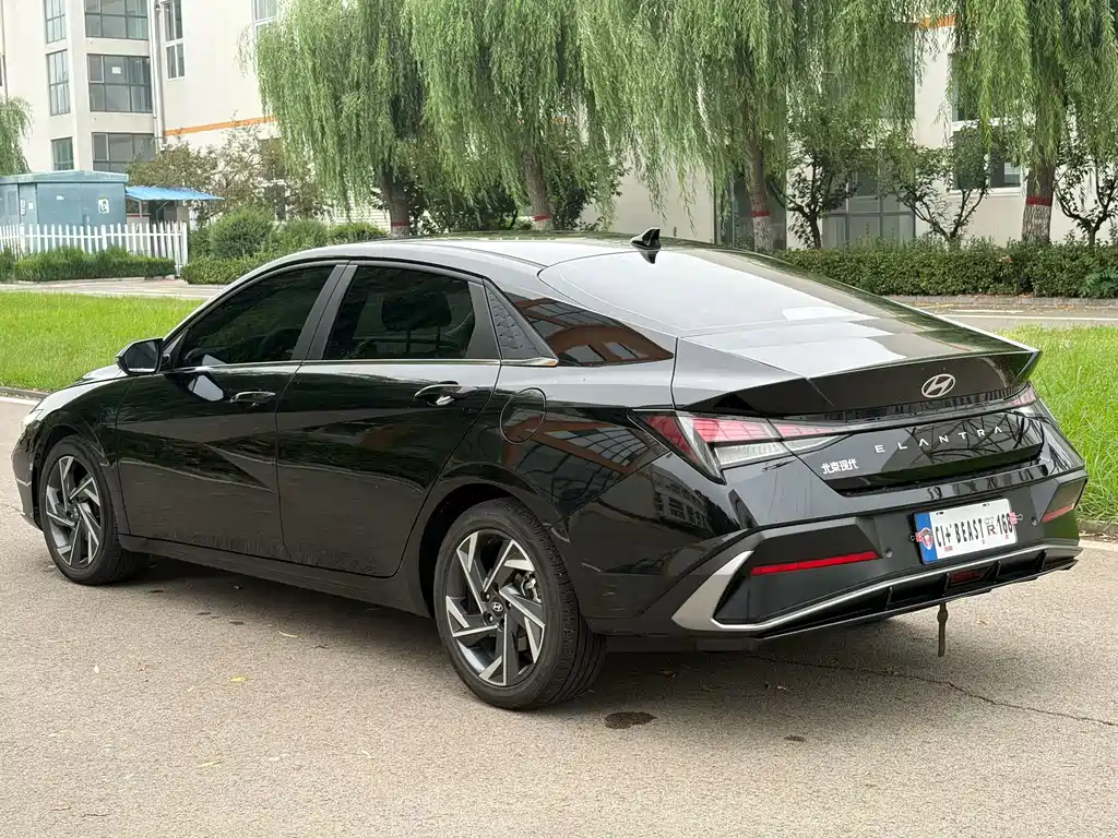 Hyundai Elantra 2025 — фото 3