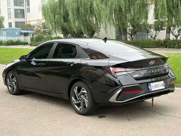 Hyundai Elantra 2025