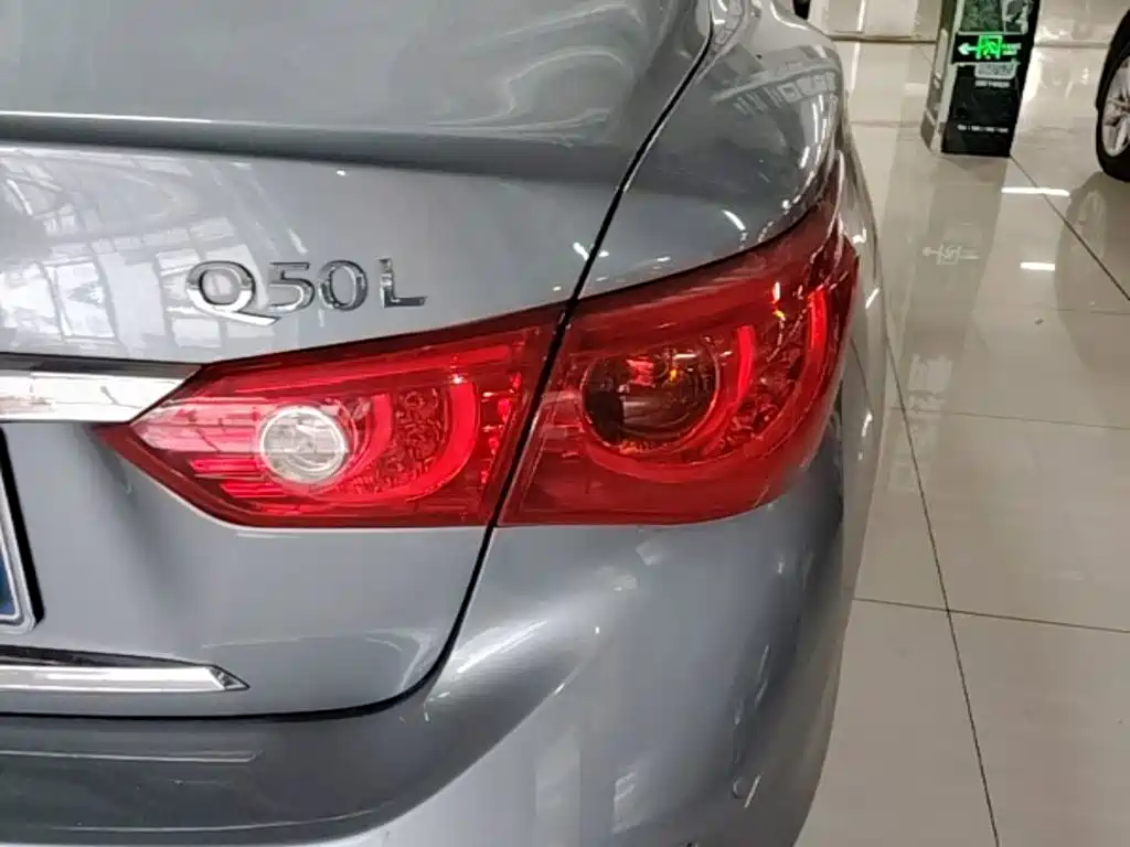 Infiniti Q50L 2017 — фото 15