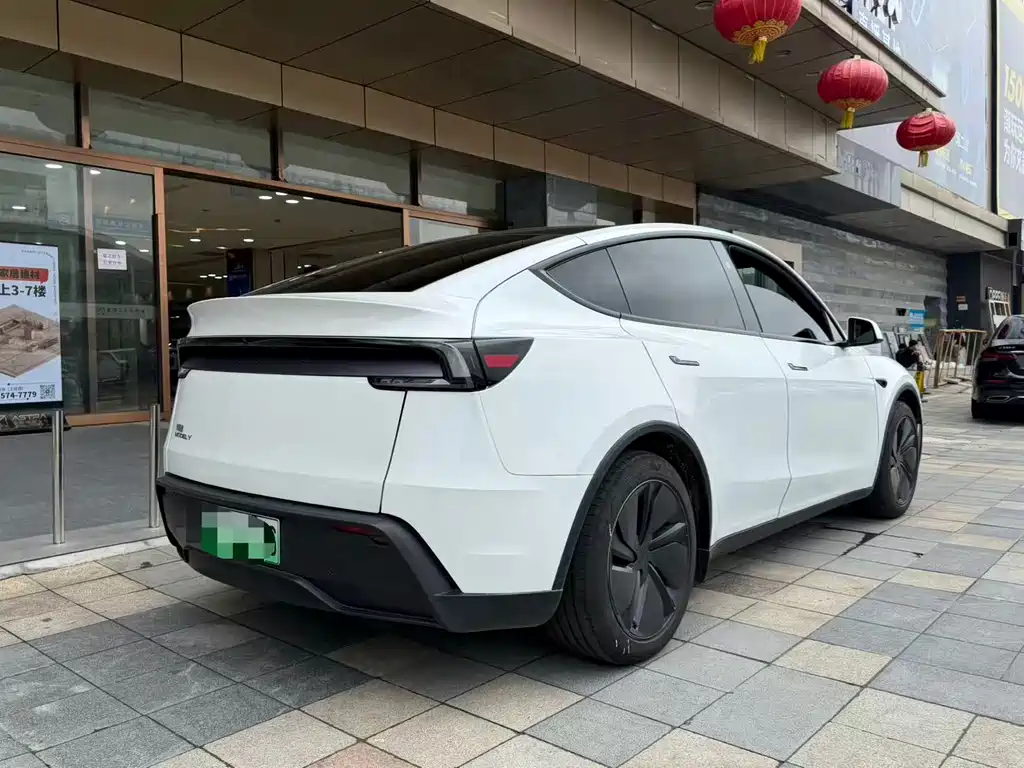 Tesla Model Y 2026 — фото 13