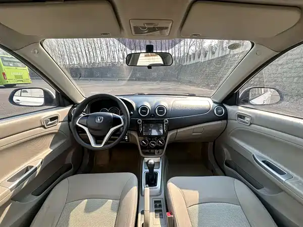 Changan Yuexiang V3 2015