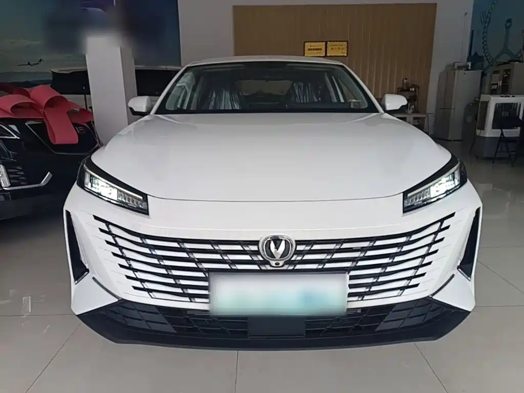 Changan Eado PHEV 2026 — фото 3