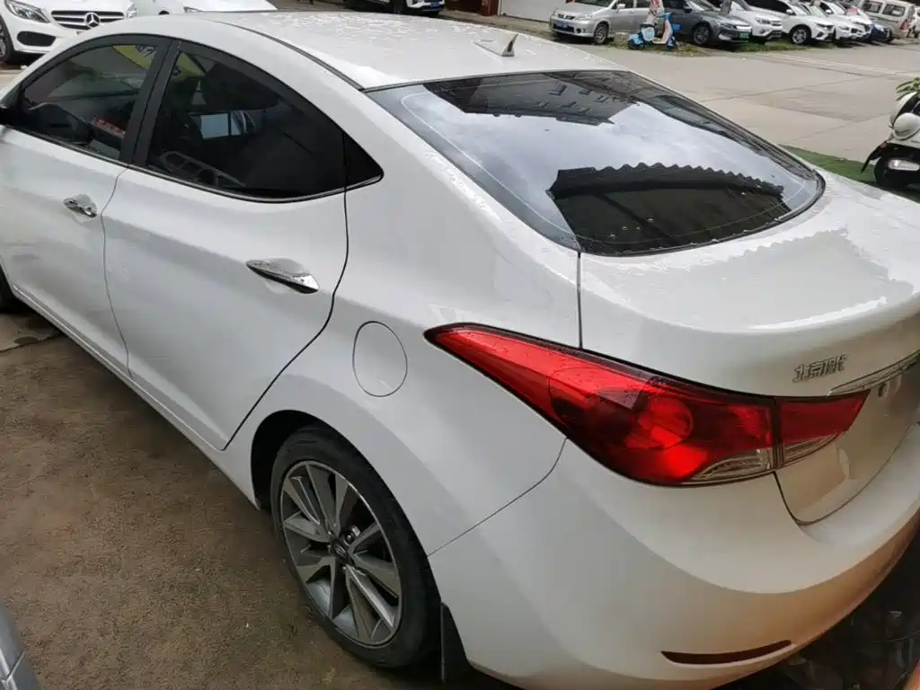 Hyundai Elantra Langdong 2015 — фото 5