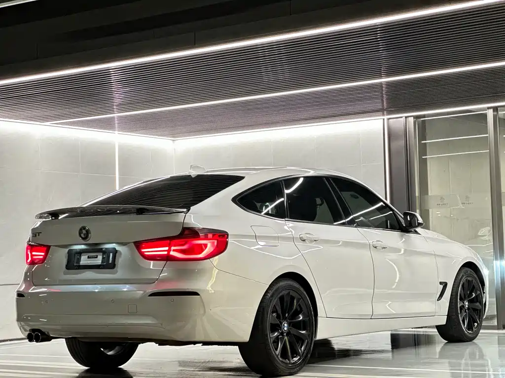BMW 3 Series GT 2018 — фото 30