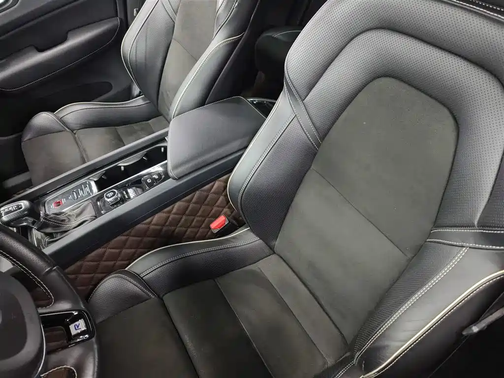 Volvo XC60 2019 — фото 15