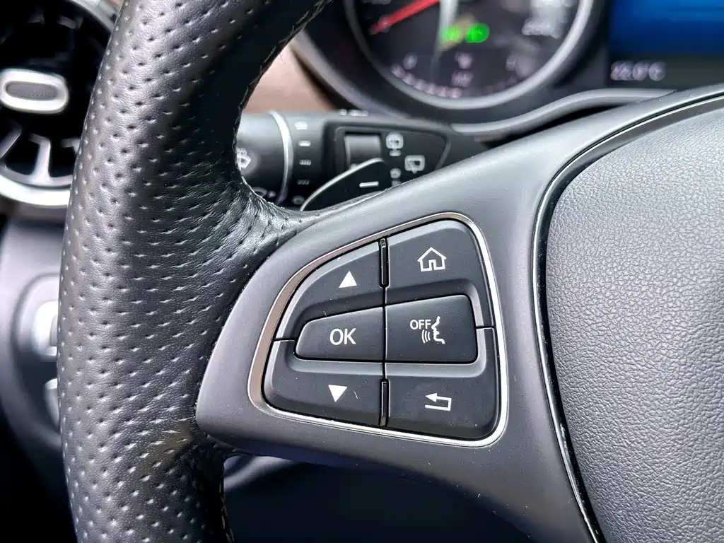 Mercedes-Benz V-Class 2022 — фото 24
