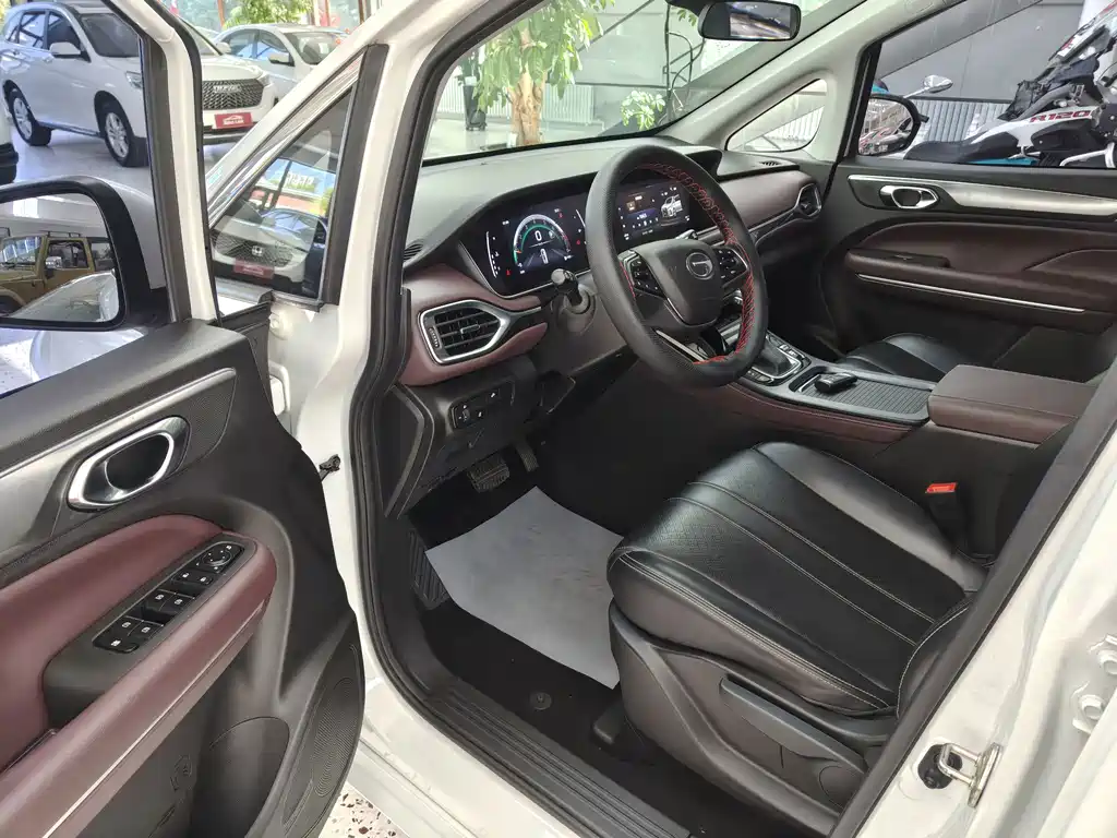 GAC Trumpchi M6 2022 — фото 4