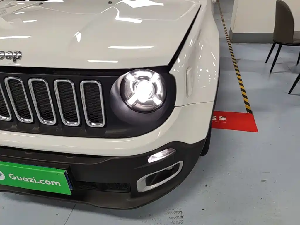 Jeep Renegade 2019 — фото 24