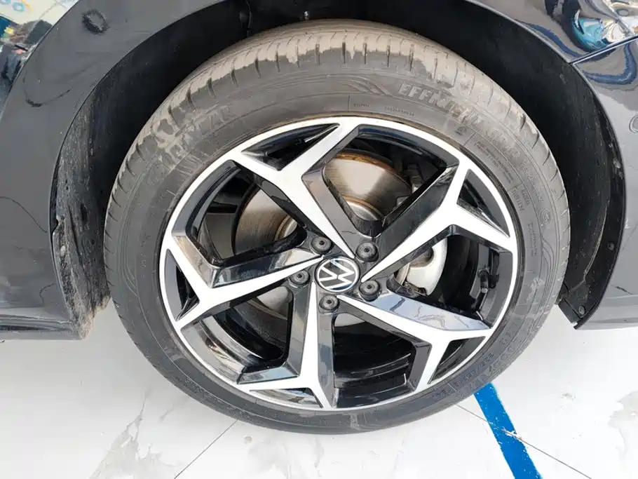Volkswagen Passat 2023