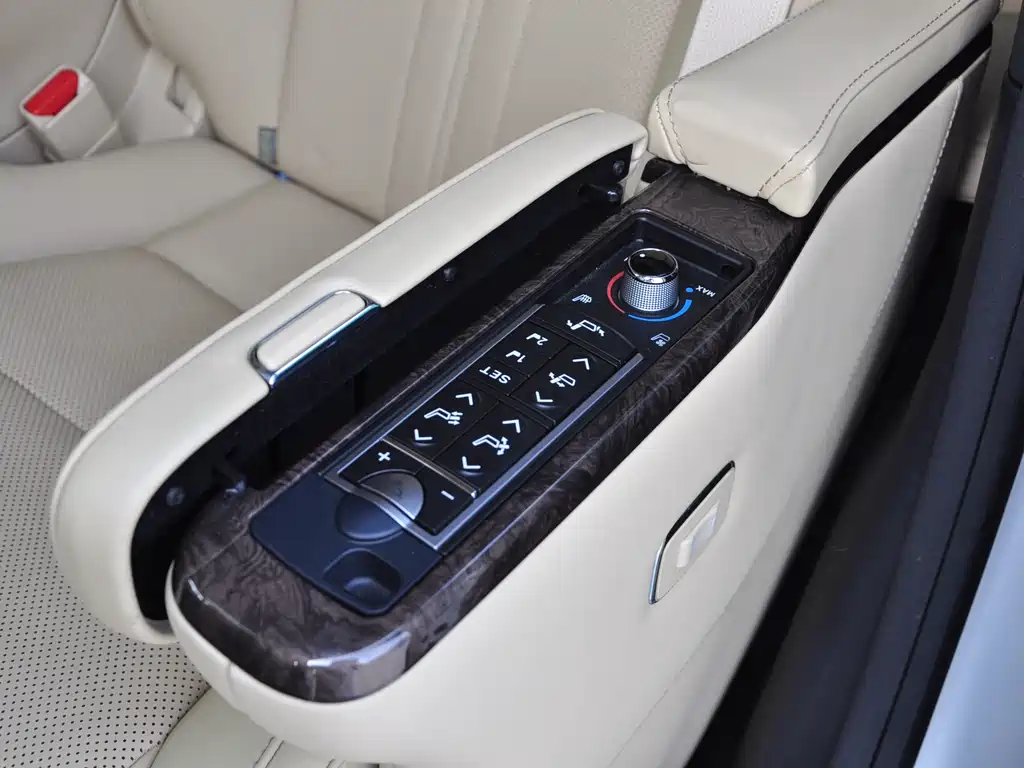 Toyota Alphard 2022 — фото 11