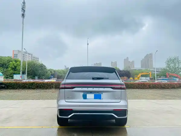 Geely Xingyue L 2024