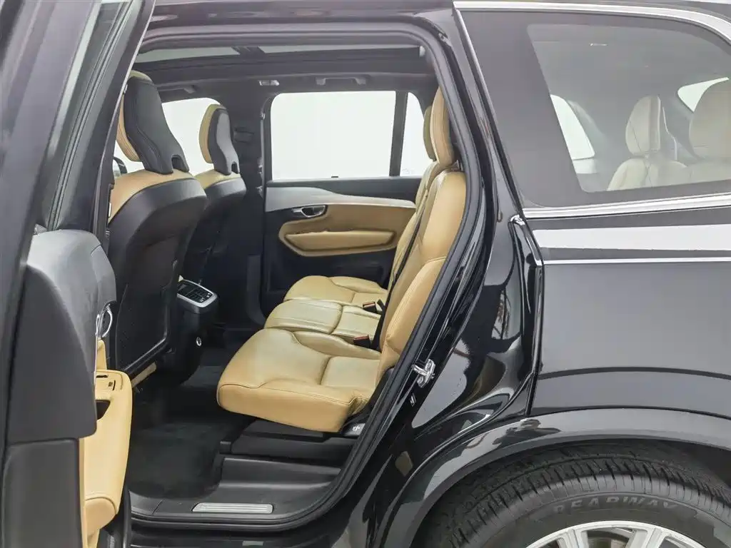 Volvo XC90 2018 — фото 15