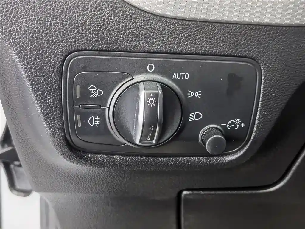 Audi Q2L 2020 — фото 21