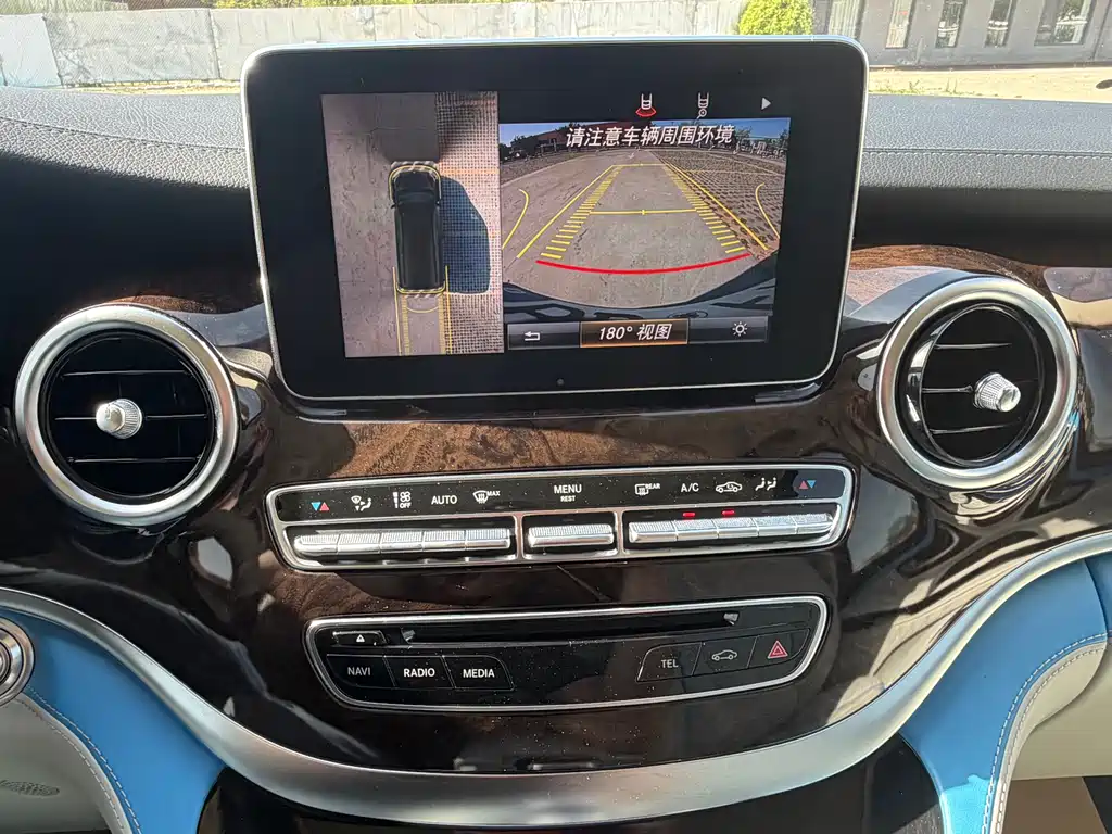 Mercedes-Benz V-Class 2018 — фото 14