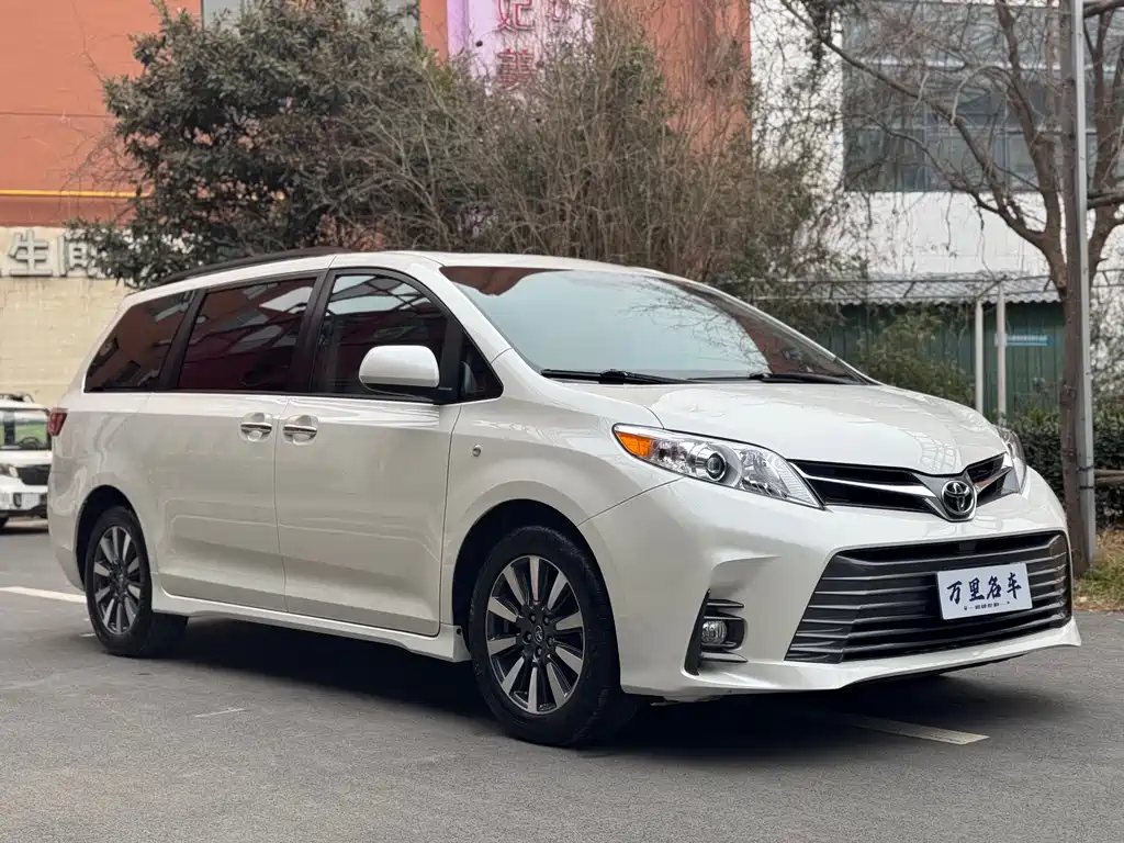 Toyota Sienna 2019 — фото 3