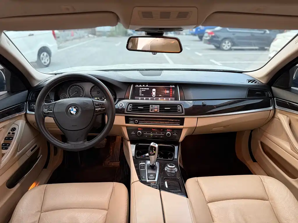 BMW 5 Series 2012 — фото 9