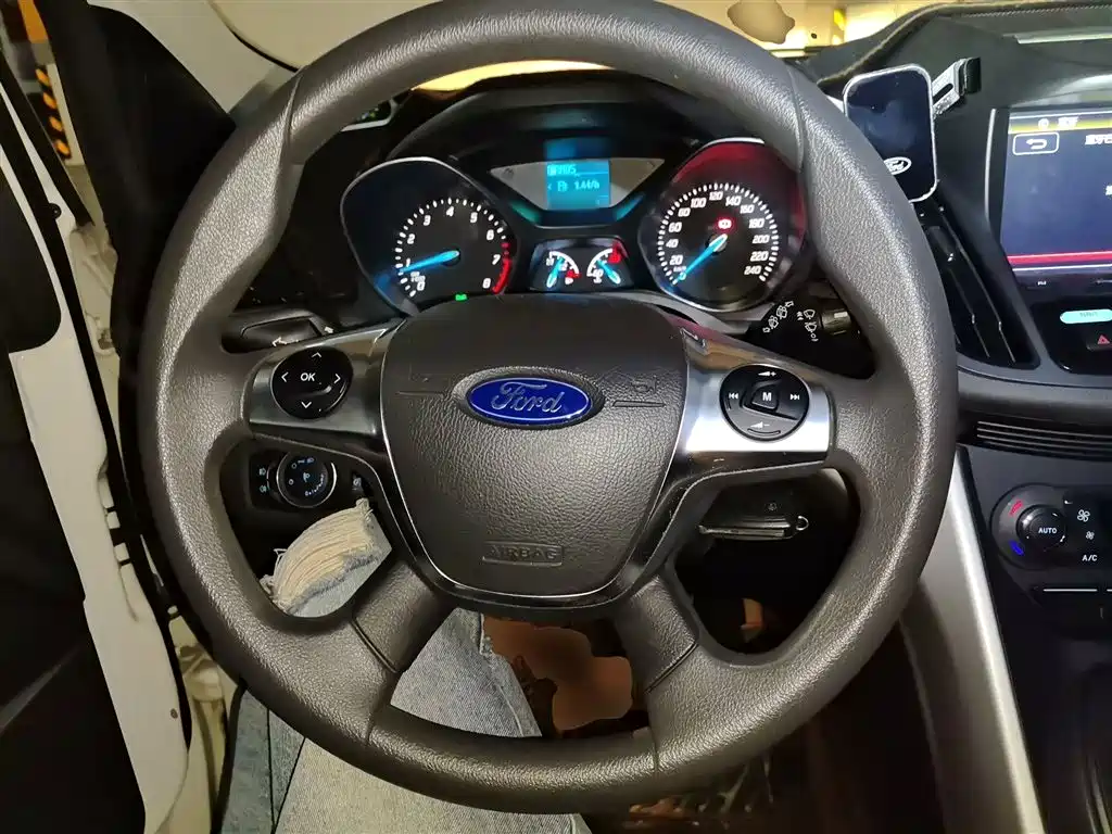 Ford Kuga 2015 — фото 6