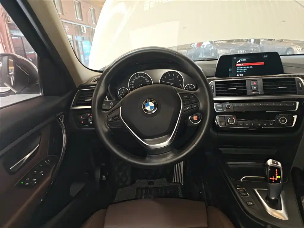 BMW 3 Series 2018 — фото 8