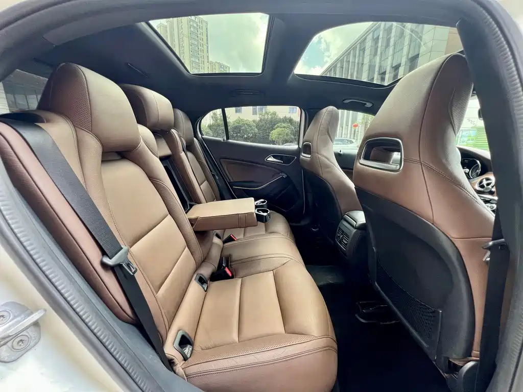 Mercedes-Benz GLA 2015 — фото 24