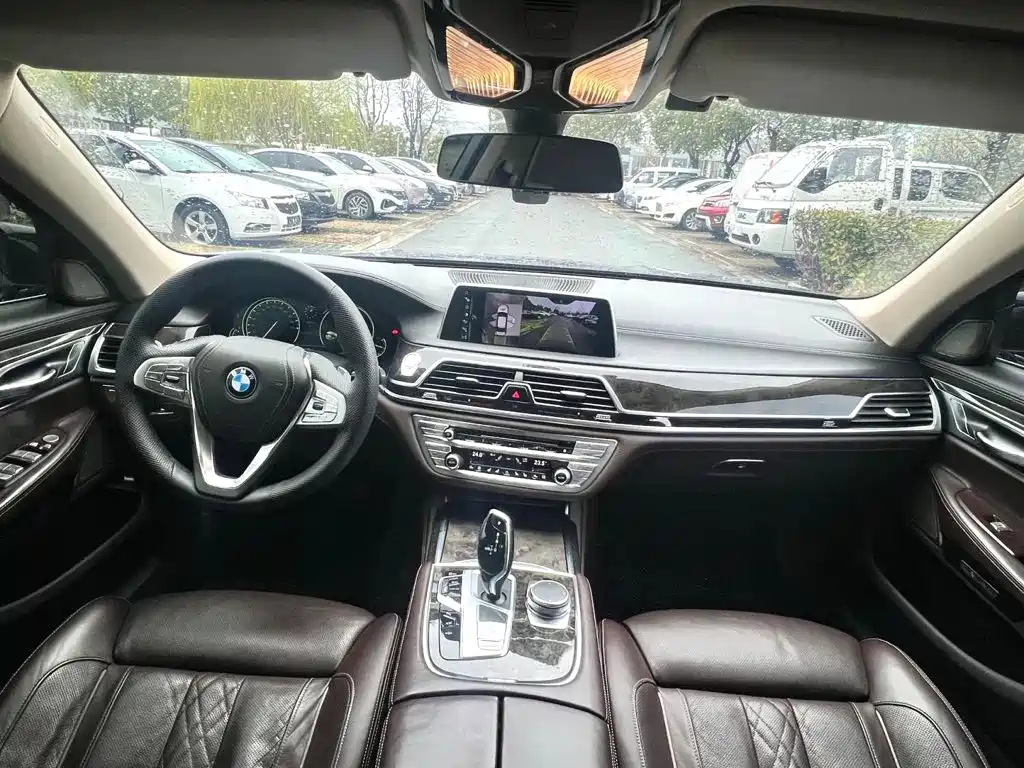 BMW 7 Series 2016 — фото 7