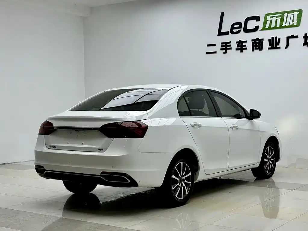 Geely Emgrand 2020 — фото 13