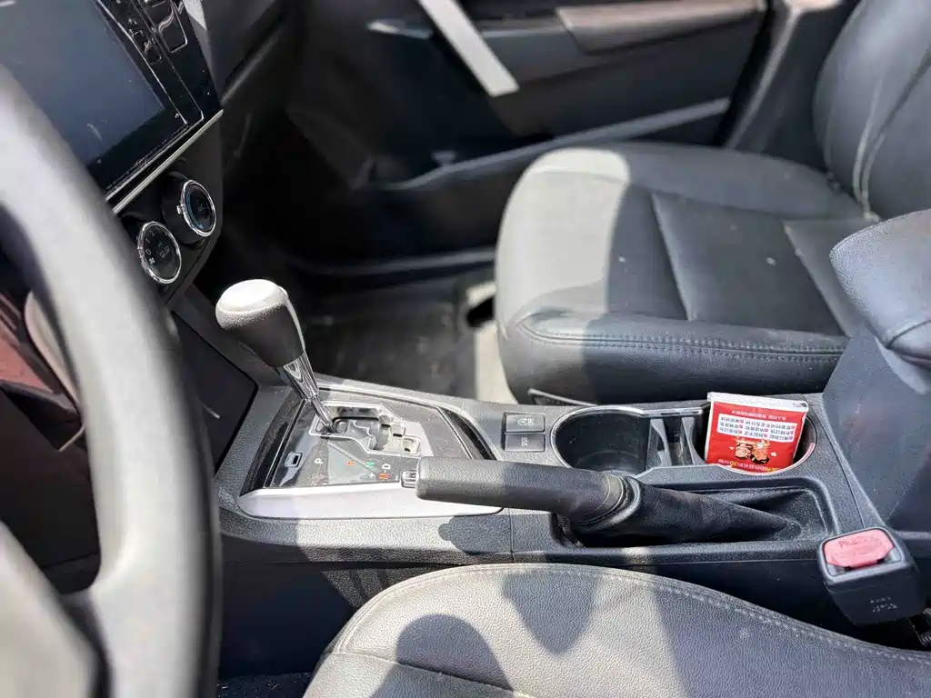Toyota Corolla 2017 — фото 10
