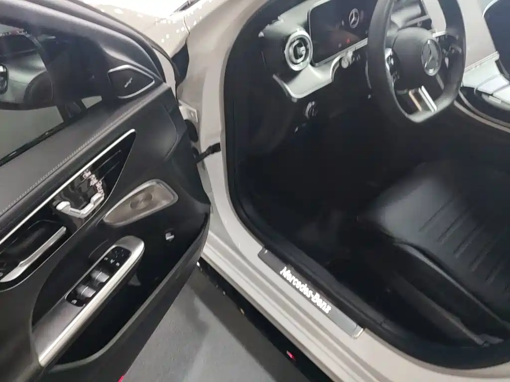 Mercedes-Benz C-Class 2024 — фото 16