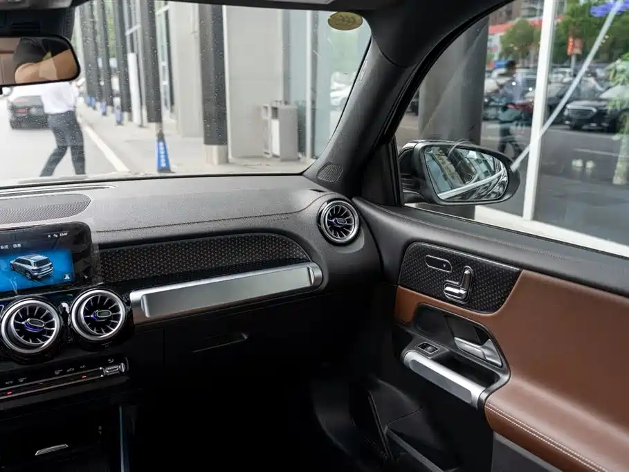 Mercedes-Benz GLB 2025 — фото 16