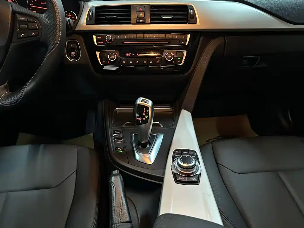 BMW 3 Series 2016 — фото 12