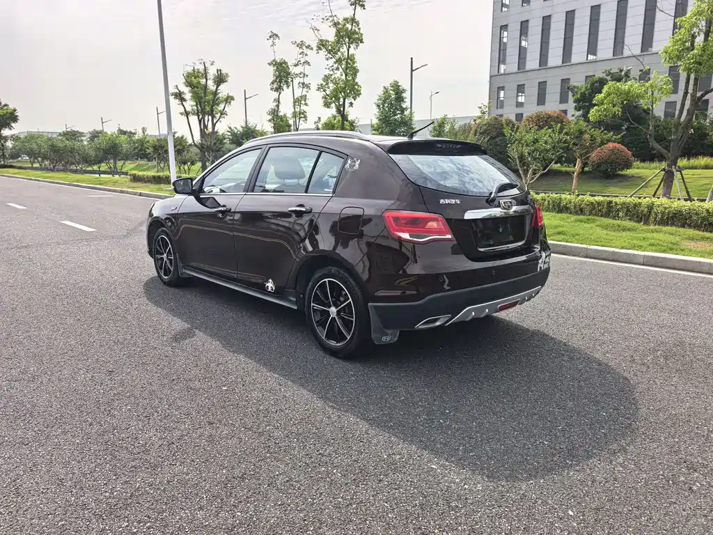 Geely Emgrand 2018 — фото 14
