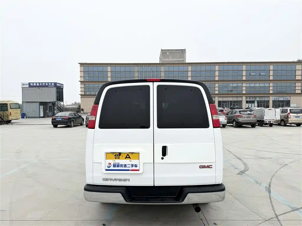 GMC Savana 2015 — фото 3