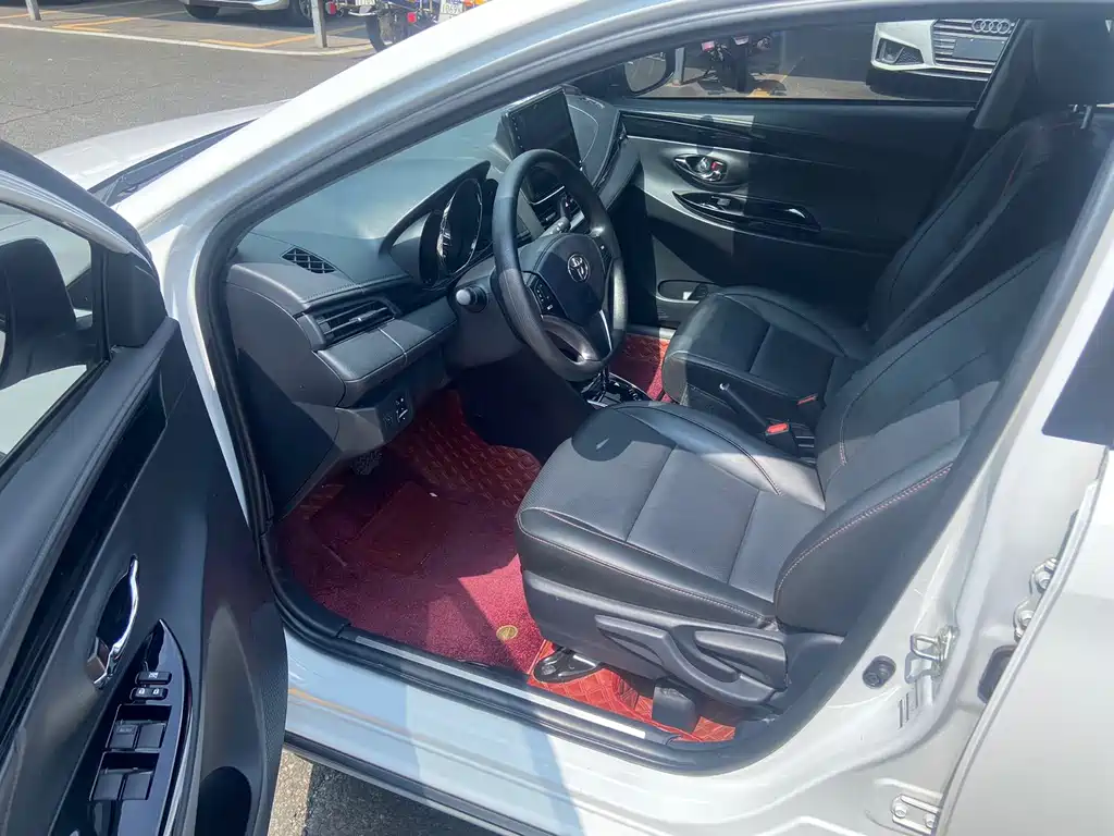 Toyota Yaris L 2022 — фото 10