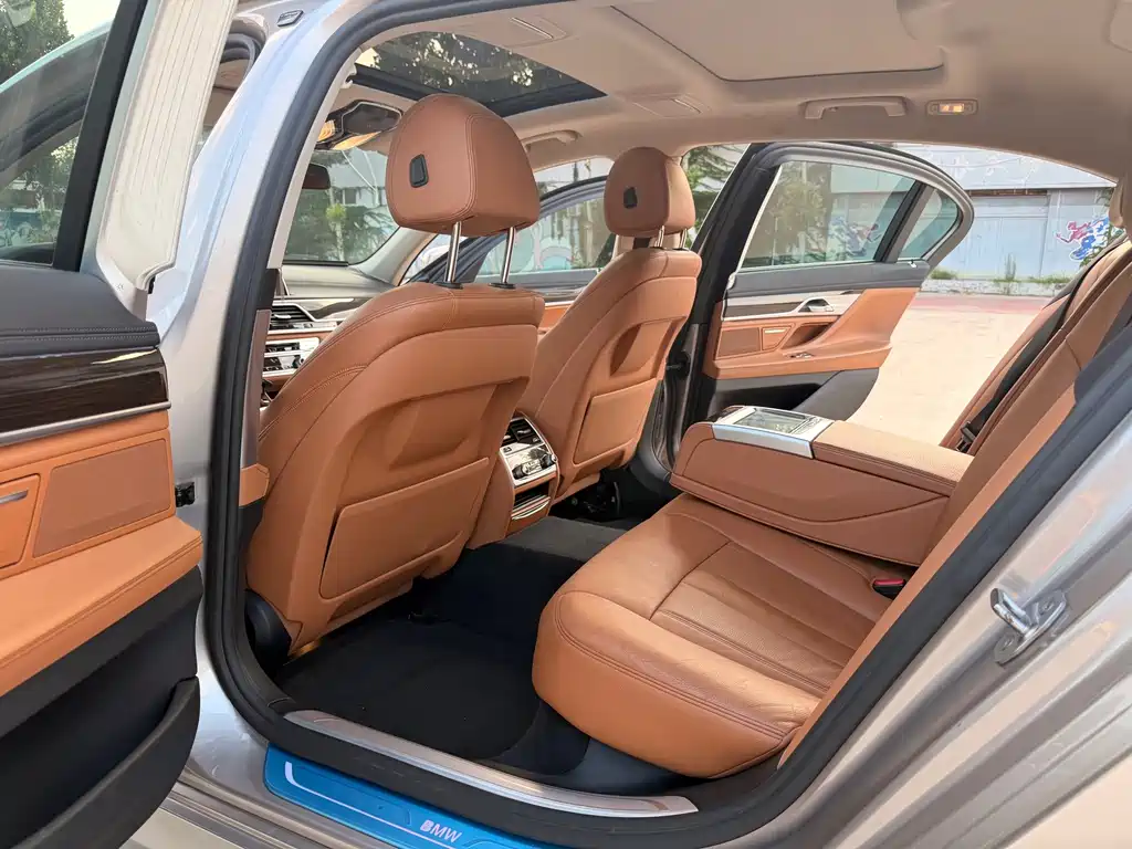 BMW 7 Series 2016 — фото 14
