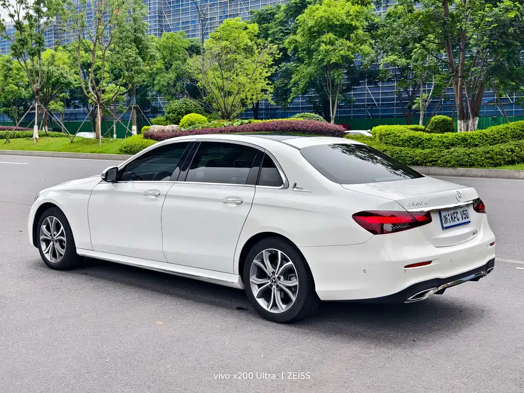 Mercedes-Benz E-Class 2022 — фото 14