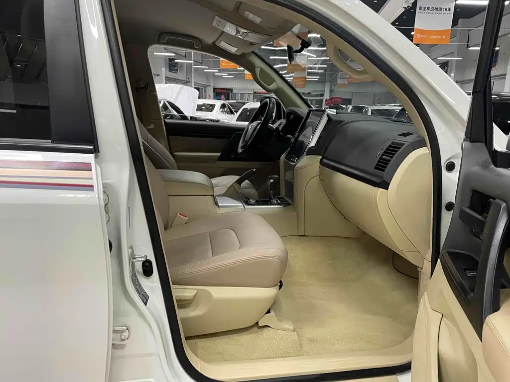 Toyota Land Cruiser 2018 — фото 11
