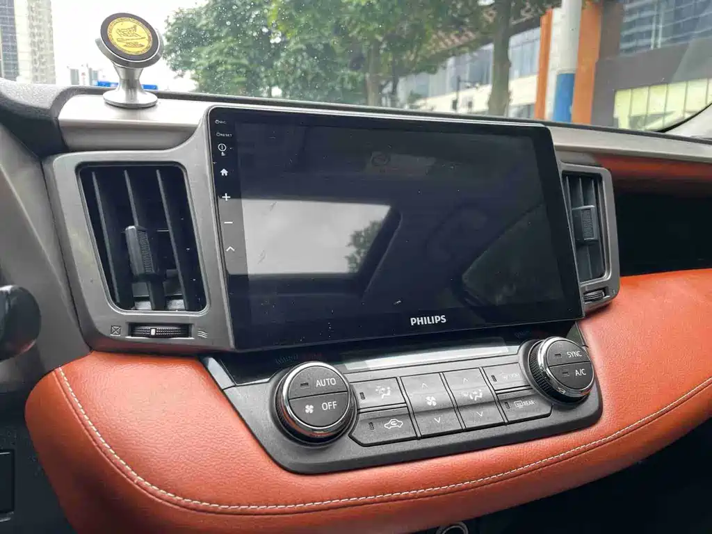Toyota RAV4 2016 — фото 11