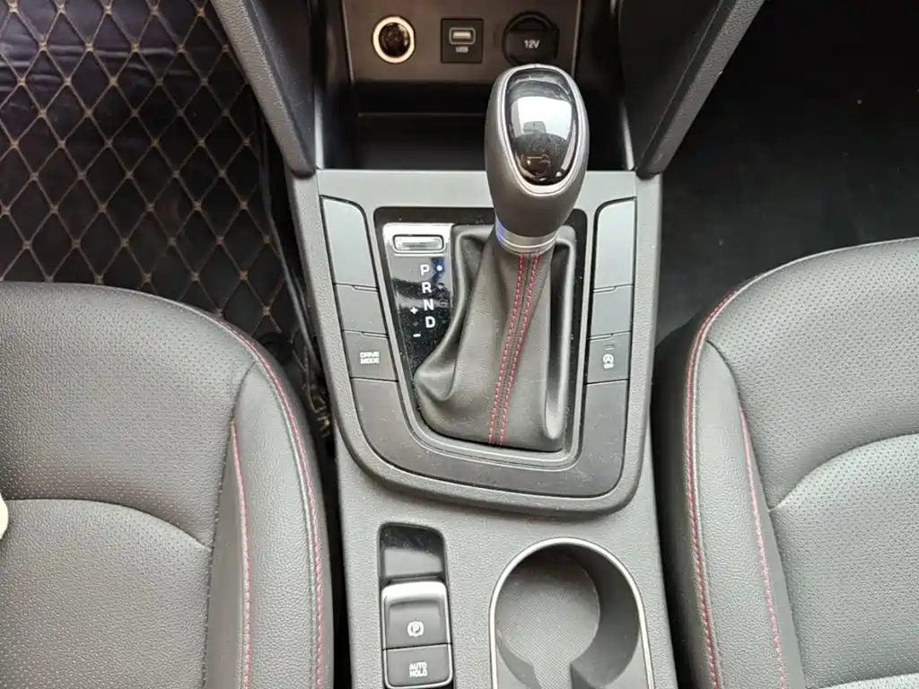 Hyundai Elantra 2020 — фото 14