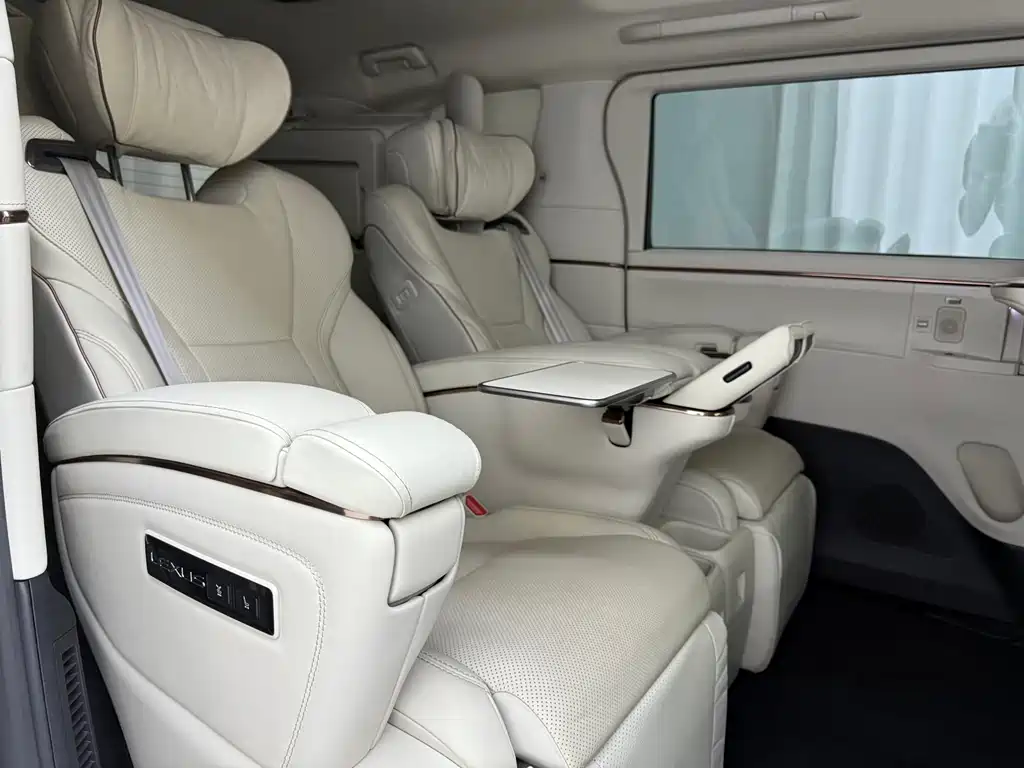 Lexus LM 2023 — фото 12