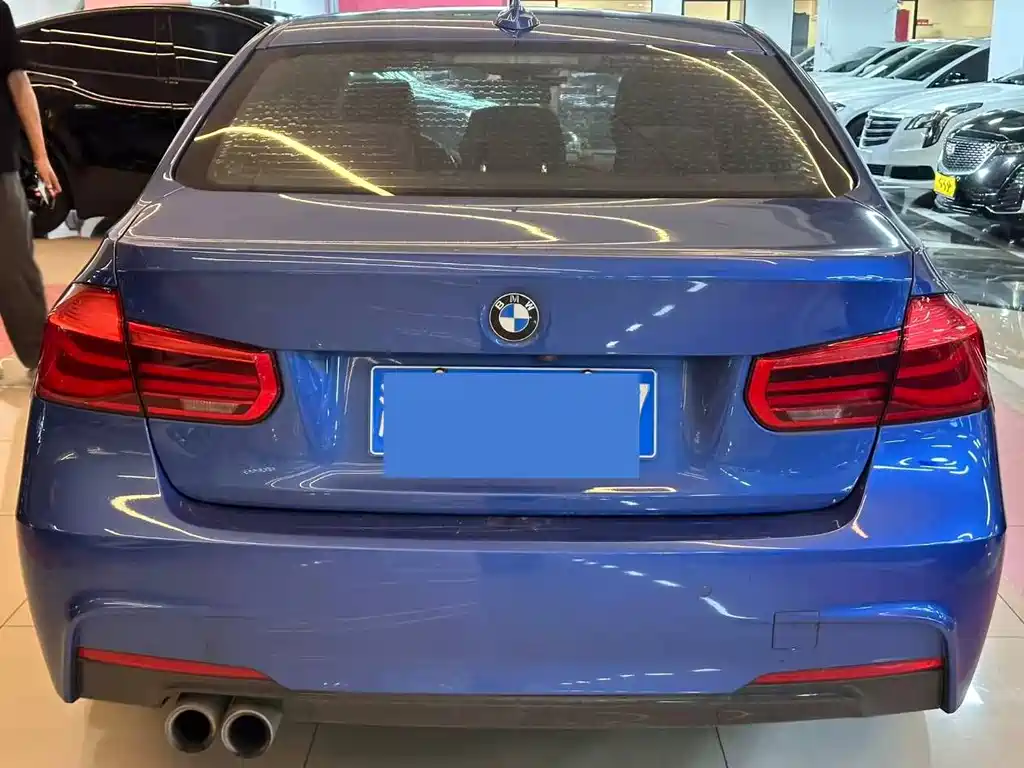 BMW 3 Series 2018 — фото 10