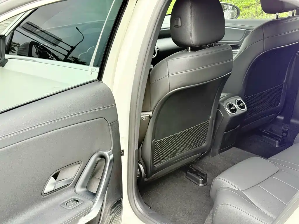 Mercedes-Benz A-Class 2024 — фото 9