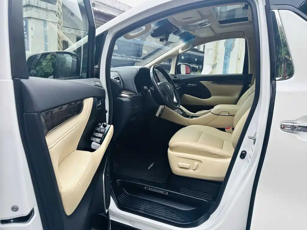 Toyota Alphard 2023 — фото 8