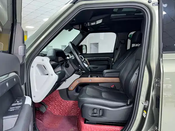 Land Rover Defender 2023