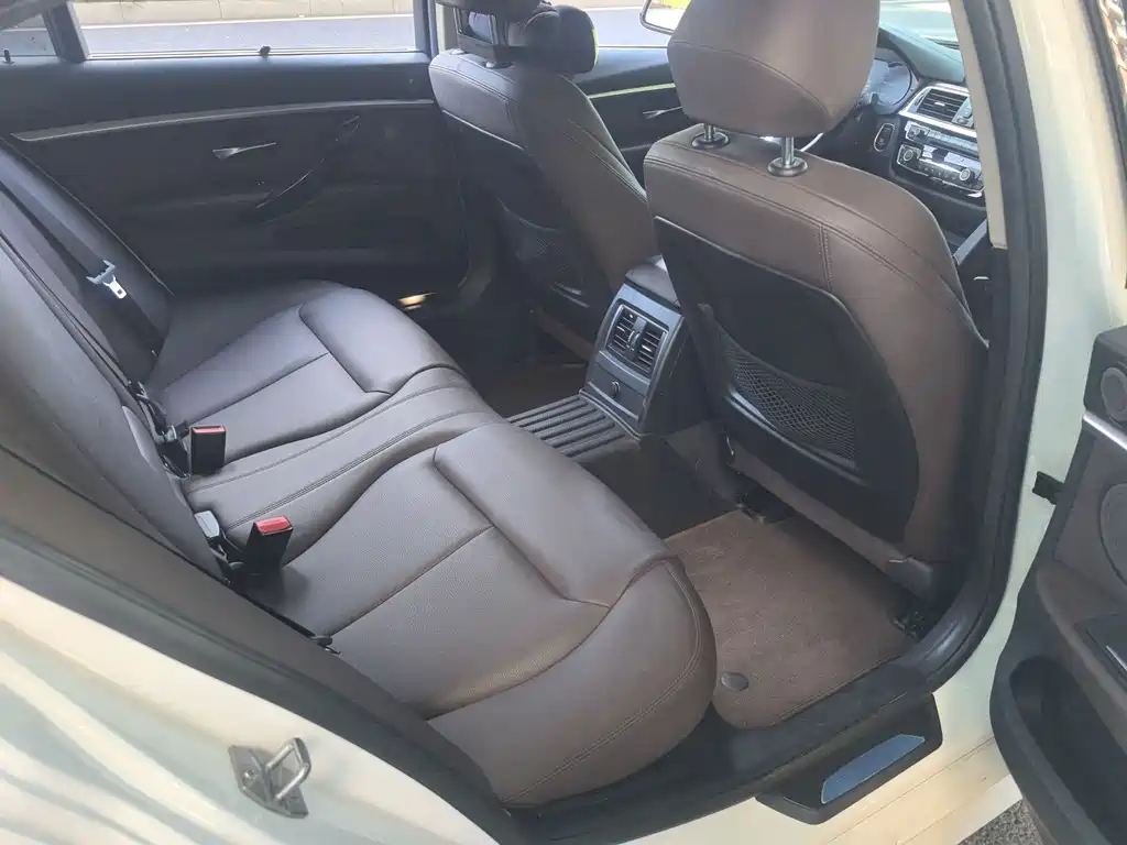 BMW 3 Series 2019 — фото 12