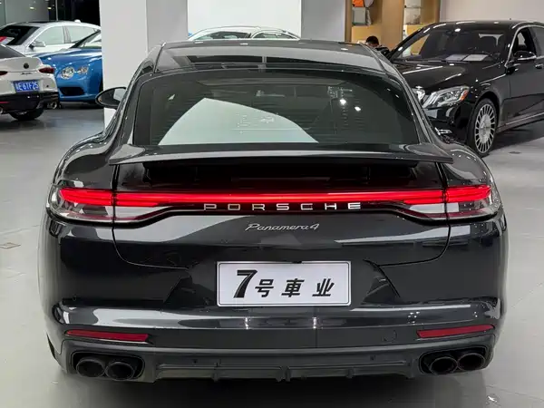 Porsche Panamera 2021