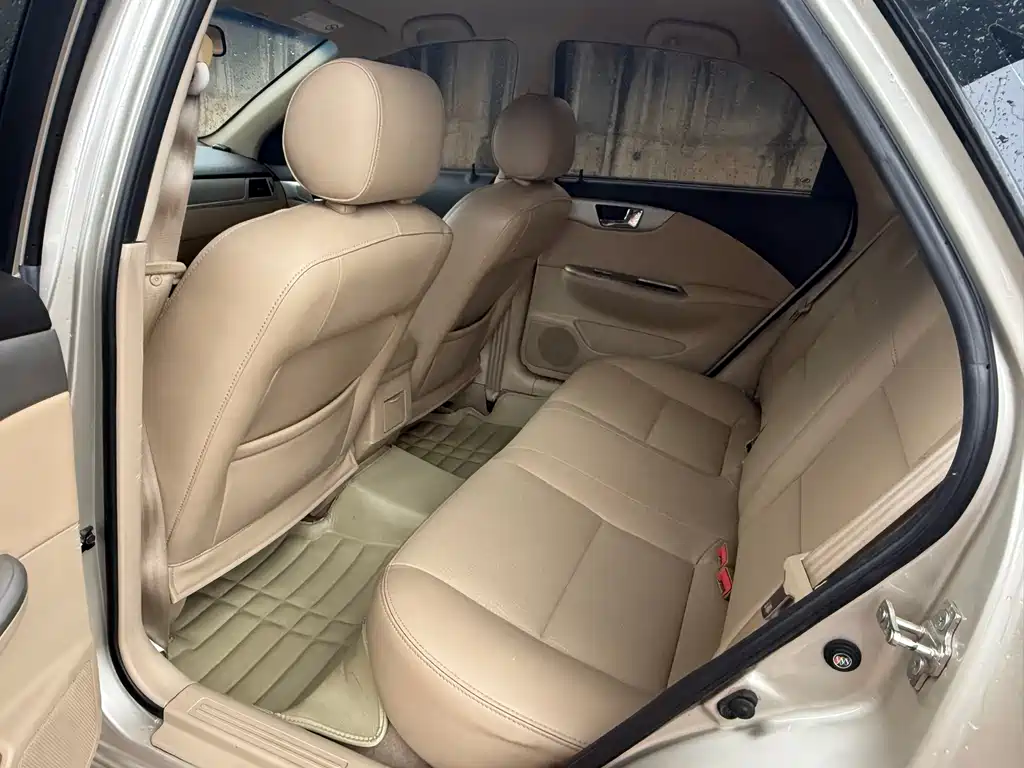 Buick Excelle 2014 — фото 10