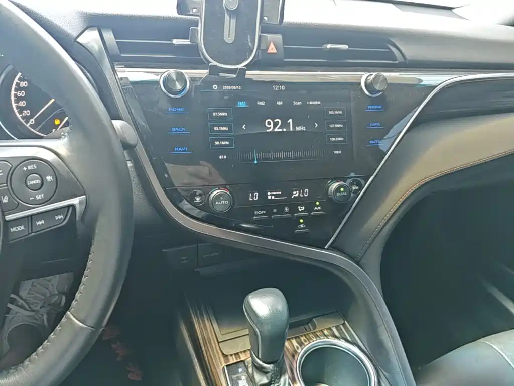 Toyota Camry 2021 — фото 20