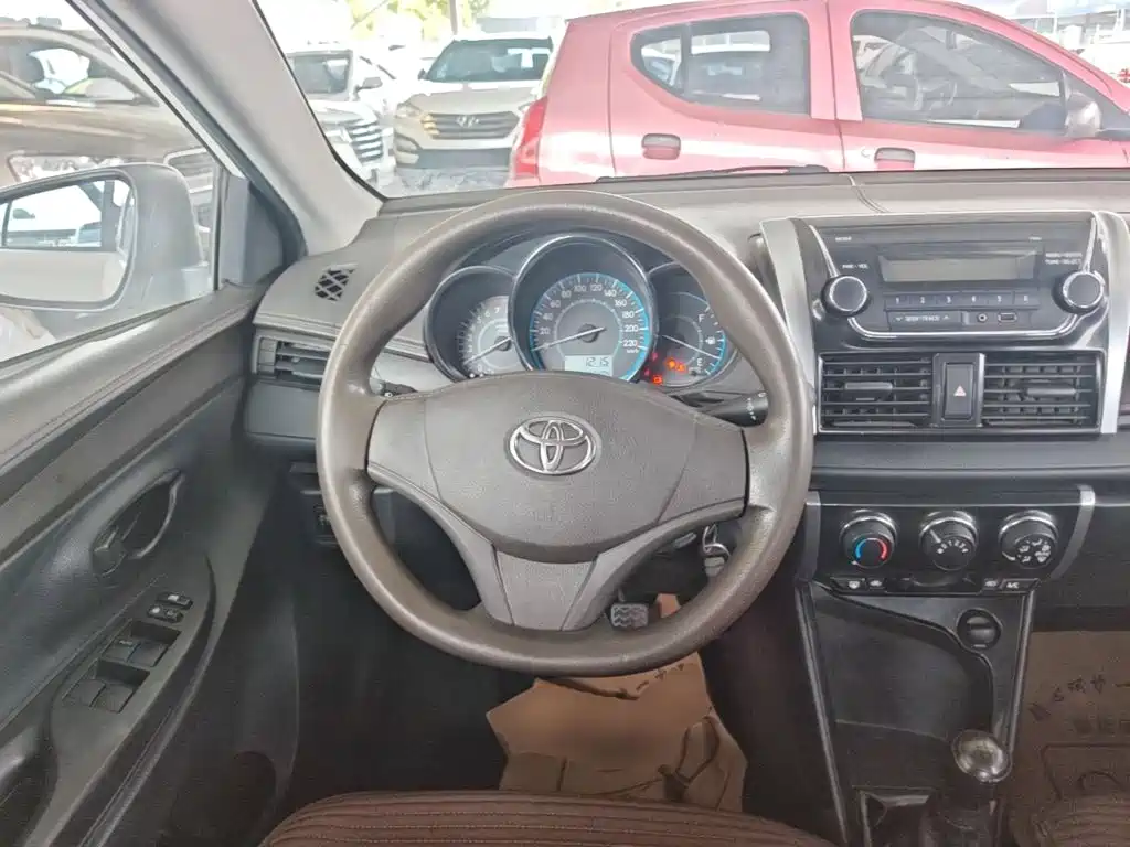 Toyota Vios 2015 — фото 11